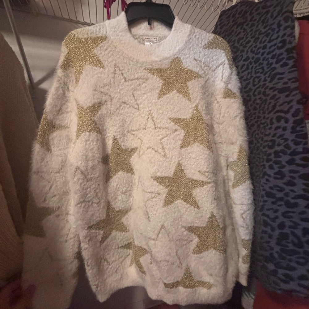 Main Strip Gold and White Crew Neck Sweater with Star Pattern